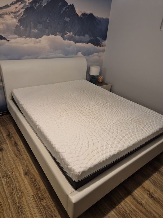 Podwójne łóżko z materacem 160x200