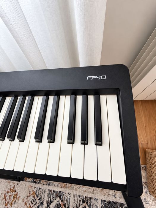 Piano Digital Roland FP-10 + Móvel + Banco + Auscultadores+ Pedal