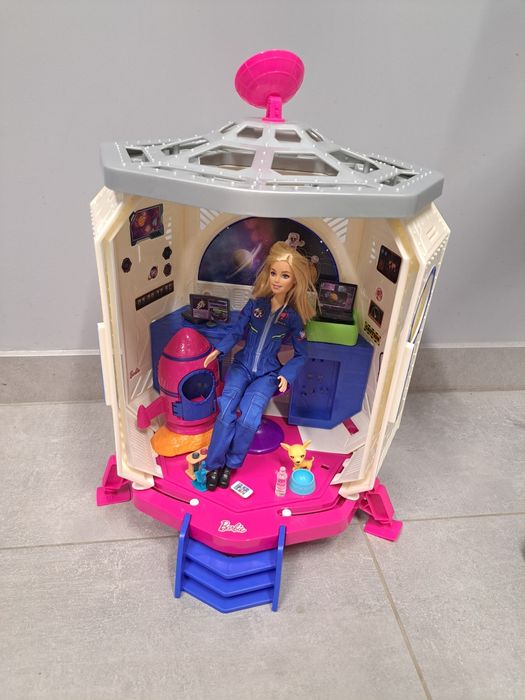 Lalka Barbie – stacja kosmiczna