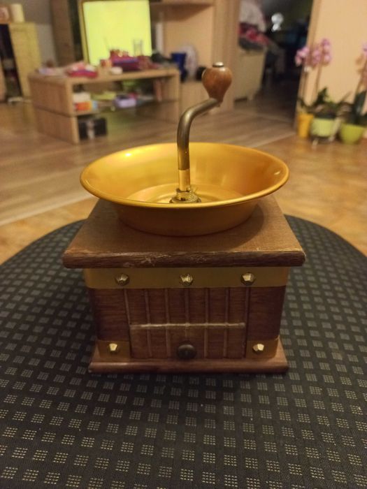 Młynek do kawy,zabytkowy,retro