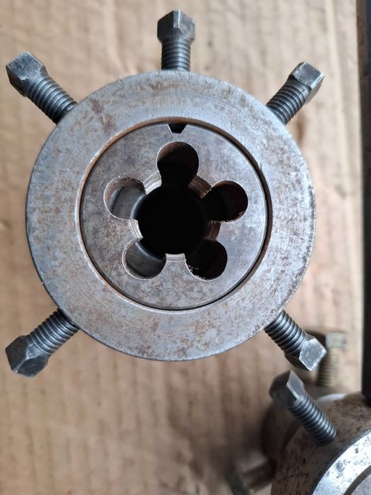 Плашка 1/2 3/4 для труб