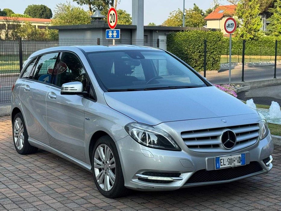 Mercedes  B klasa 1.8cdi  Posiadam  inne  auta  z  włoch  całe  i uszkodzone