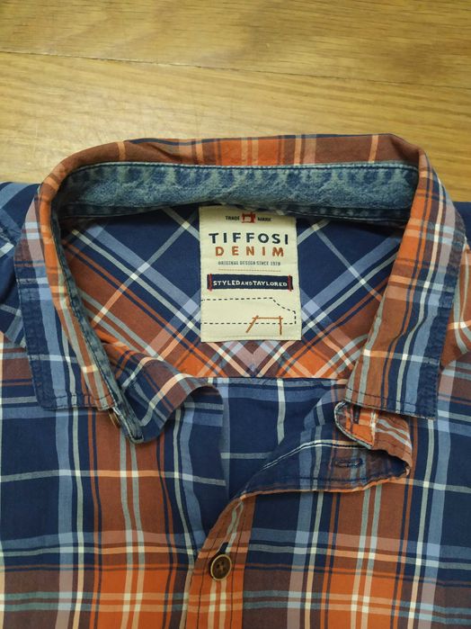 Camisa marca TIFFOSI, Tamanho S