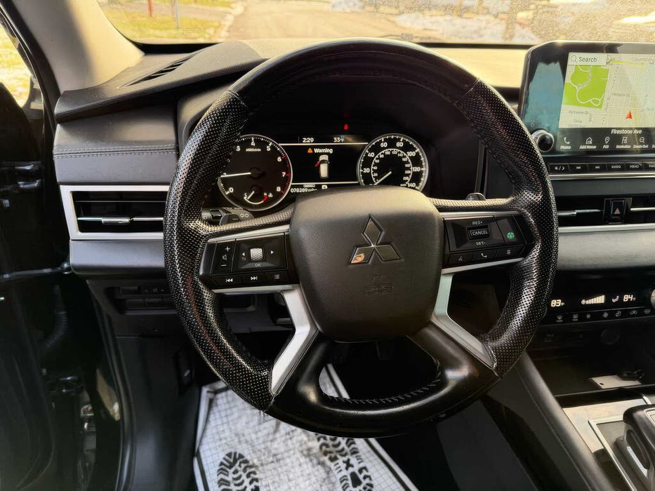 Mitsubishi Outlander      2023