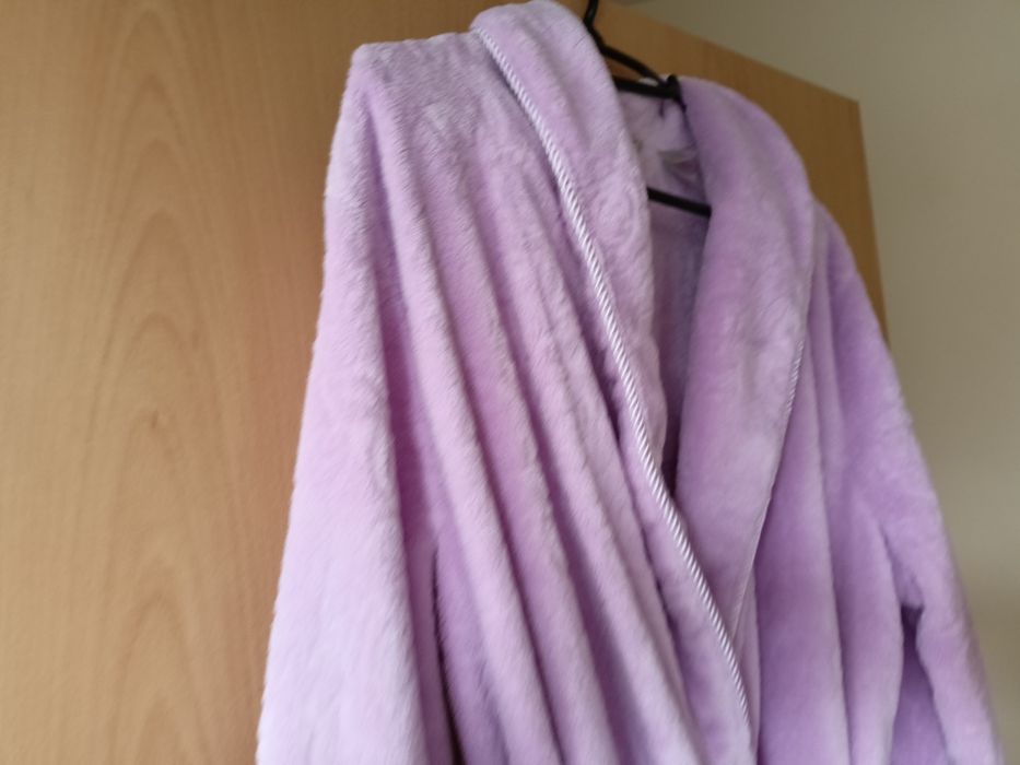 Wrzosowo liliowy tłoczony szlafrok r. M/L