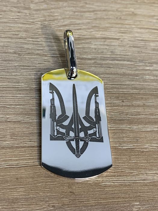 Лазерне гравіювання на ювелірних виробах, годинниках, ножах та ін.