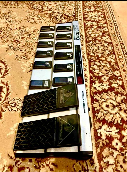 Pré-amp a valvulas com proc. de efeitos + amp potência+ pedaleira midi