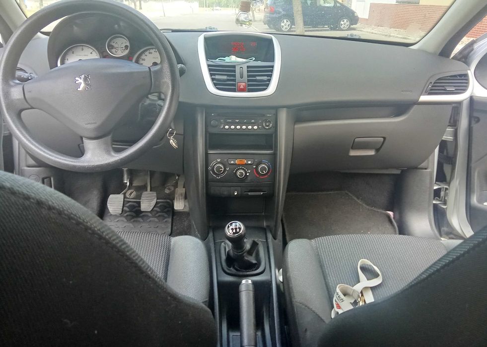 Peugeot 207 -5 Lugares Diesel 2010