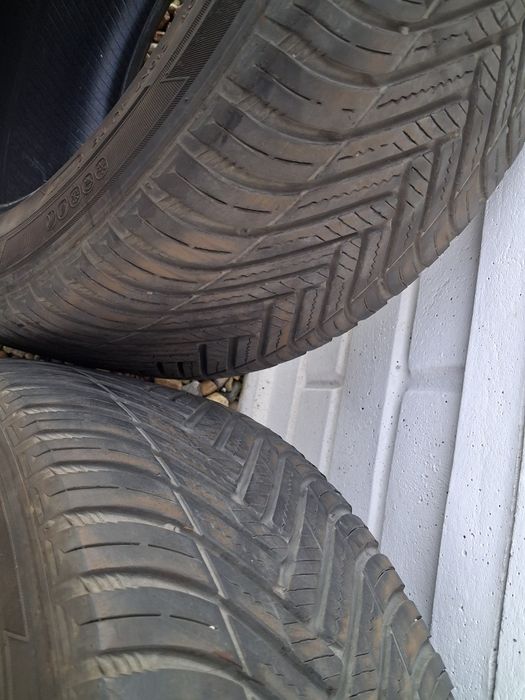 Opony wielosezonowe Hankook 235/45/17 rok 22