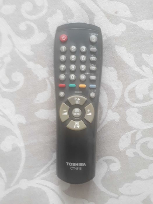 TV Toshiba com comando e suporte de parede
