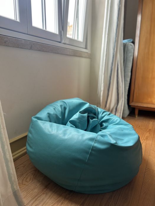 Puff em pele bom estado