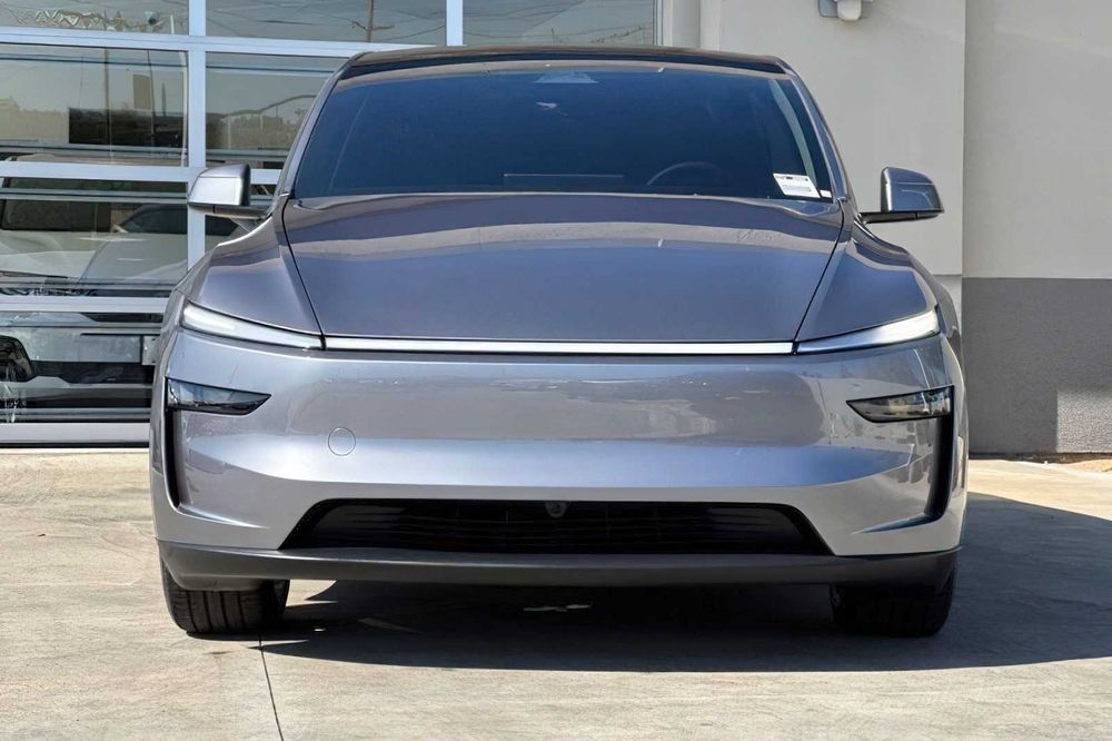 Tesla Model Y      2026