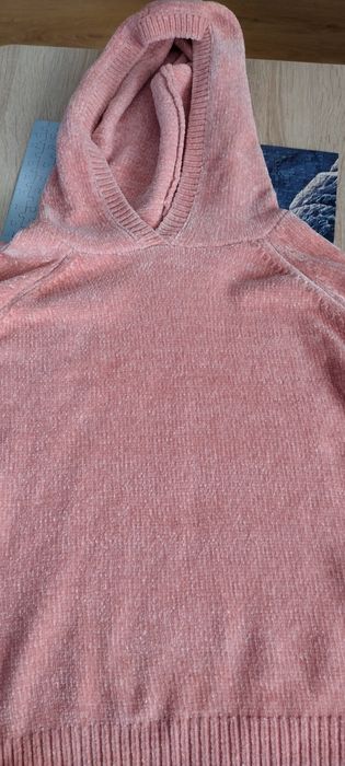 Nowy sweter dziewczęcy krótki rozm. 155-161