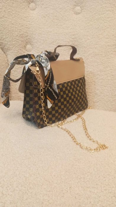 Pequena Bolsa de Senhora Castanha