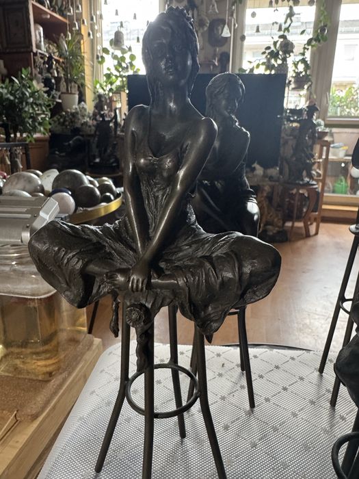 Figurki z brązu kobiety