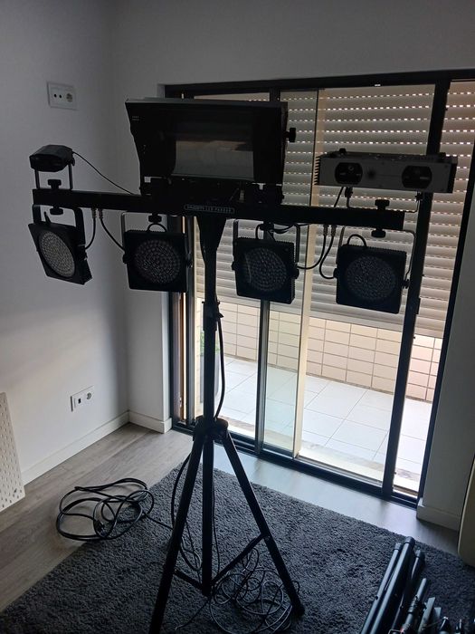 Painel de luzes Led para palco com strober e 2 lasers.