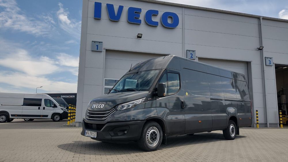 Iveco DAILY furgon 18m3 35S18 manual ASO serwisowany  IVECO DAILY furgon 16m3 35S18 manual ASO krajowy