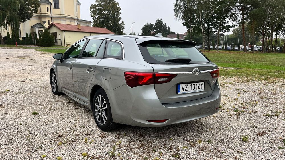 Toyota Avensis Toyota Avensis  2,0 benzyna Automat 2018r.  90 tys.km Salon Polska