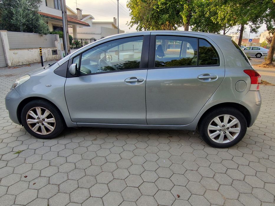 Toyota Yaris com poucos quilómetros