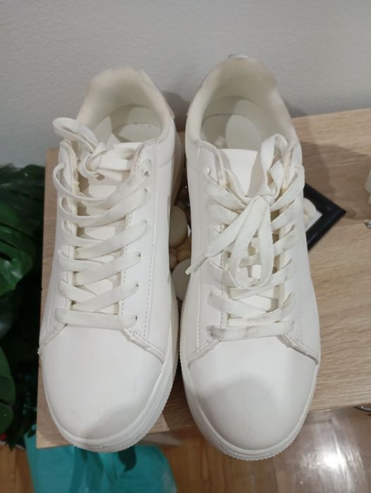 Sapatilhas, botas e galochas