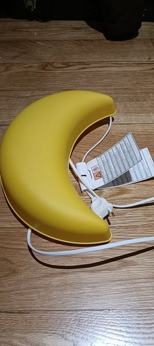 Candeeiro de parede em formato de lua