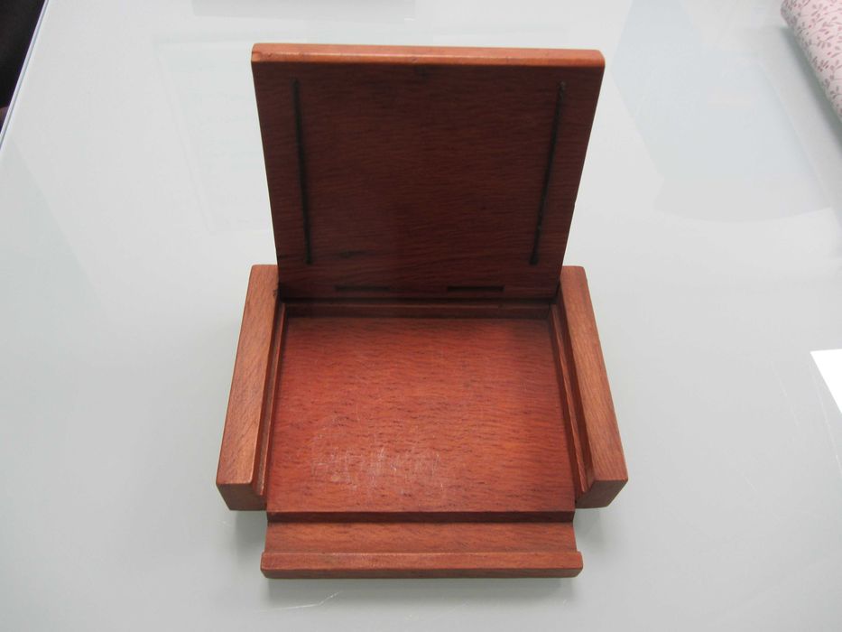 Caixa Porta Cartas, madeira com simbolo gravado