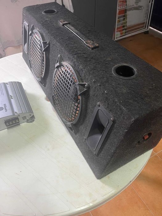Subwoofer + Amplificador Excalibur de 600W.