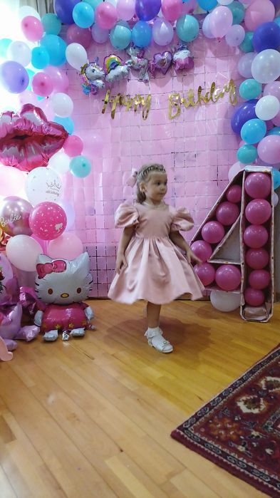 Сукня нарядна на дівчинку 3-4 роки(110 см)