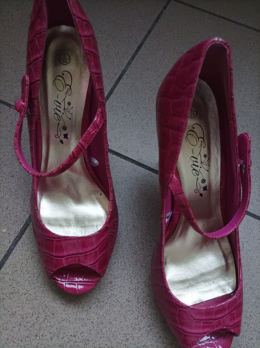 Buty na obcasie różowe rozm. 39