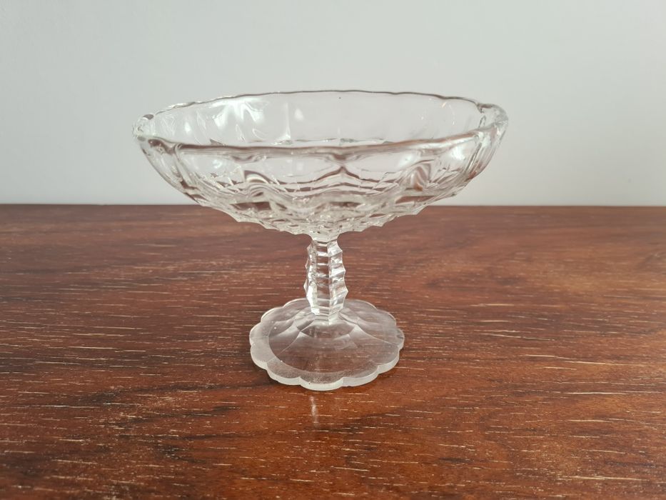 Taça com pé em cristal