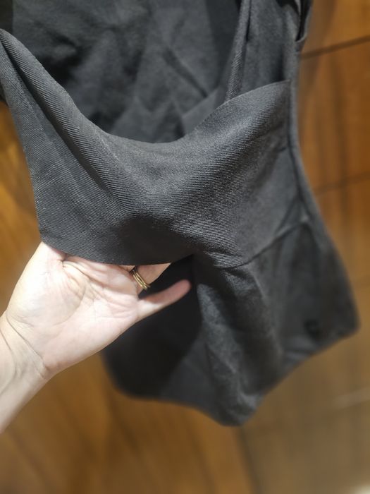 Camisola sem mangas decote bico