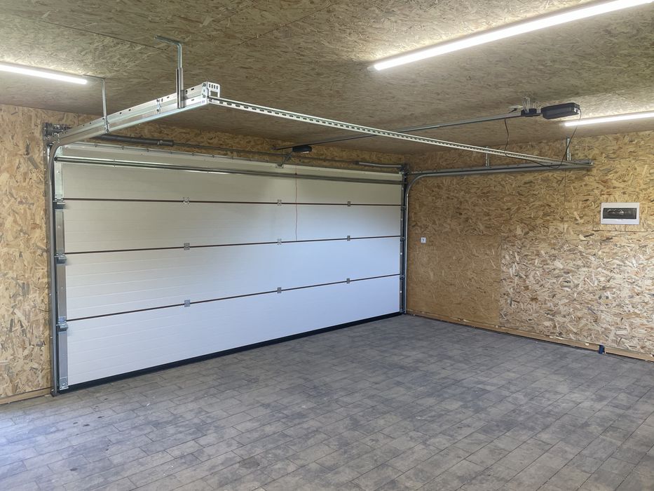 Brama garażowa segmentowa orzech złoty dąb 3000x2125