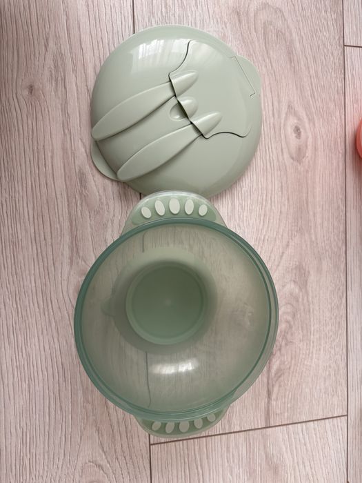 Набір дитячого посуду + 2 пляшечки
