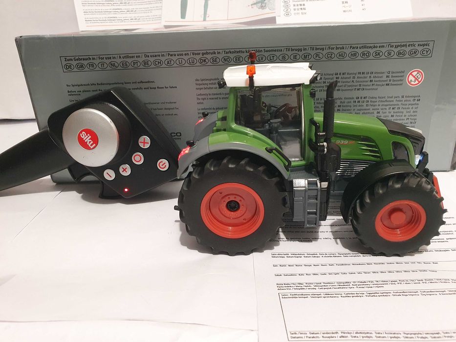 Ciagnik traktor SIKU CONTROL 6880 zdalnie sterowany nowy skala 1/32