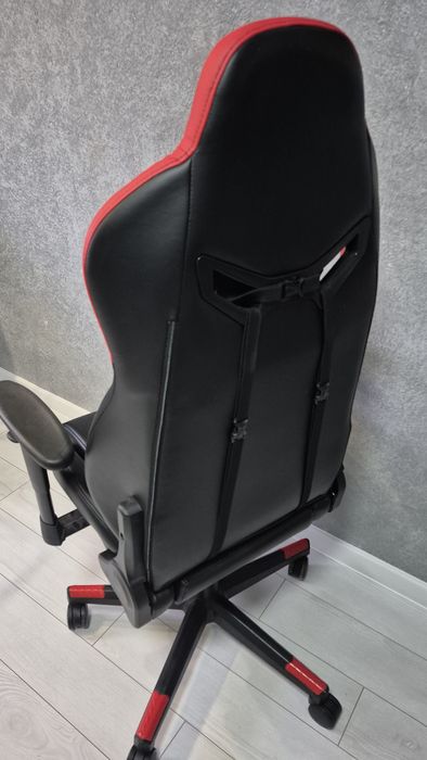 Геймерське крісло Hexter MX R1D TILT PL70 ECO/01 чорно-червоний