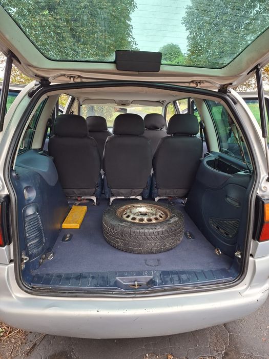 Автомобіль volkswagen sharan 2000року