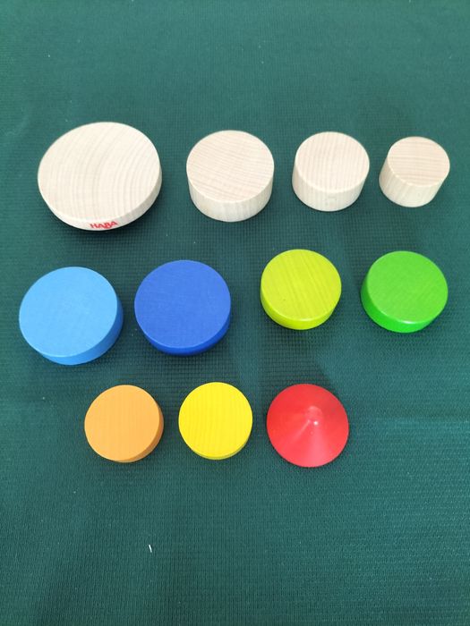 Jogo de empilhar educativo em madeira