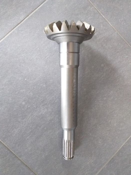 Wałek atakujący Z19 przekładni sieczkarni Kemper