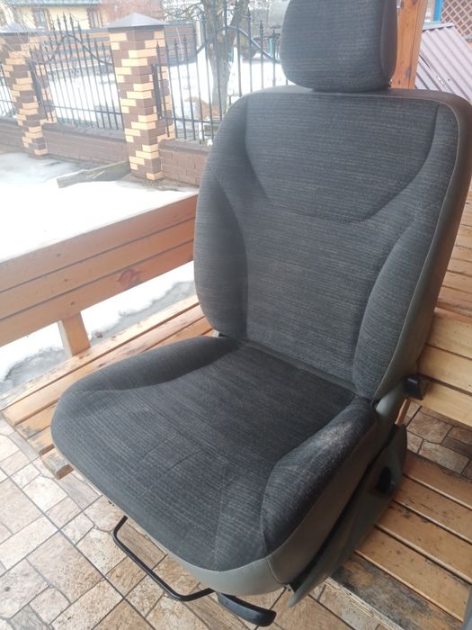 Сидіння водія Трафік Віваро Прімастар