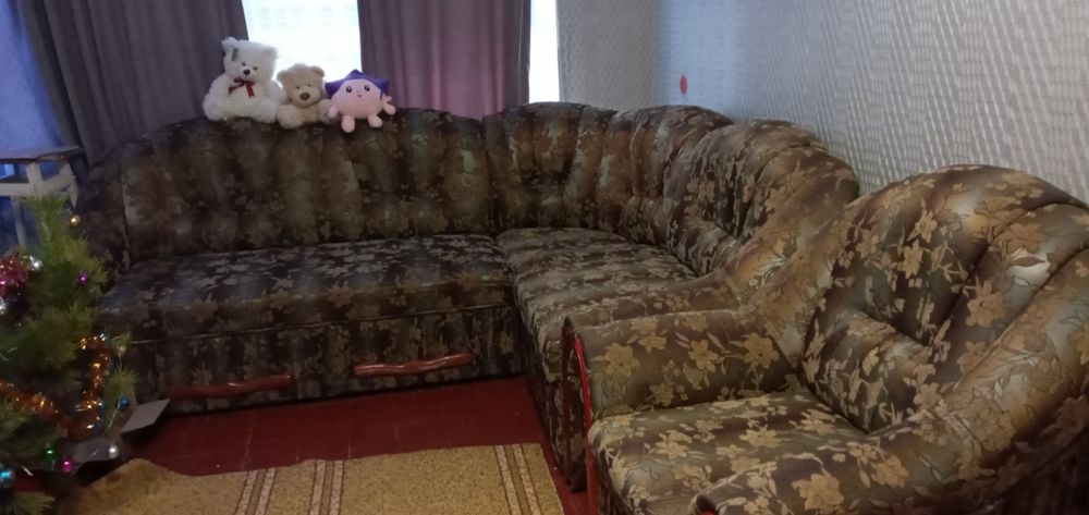 Продам мягкий угловий діван з кріслом