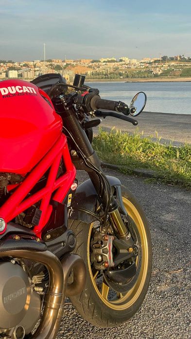 Ducati Monster 1100EVO