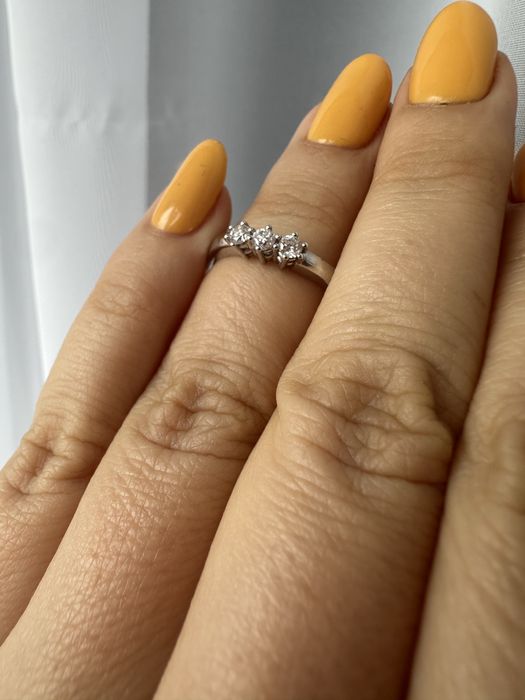 Золотое кольцо с брильянтом