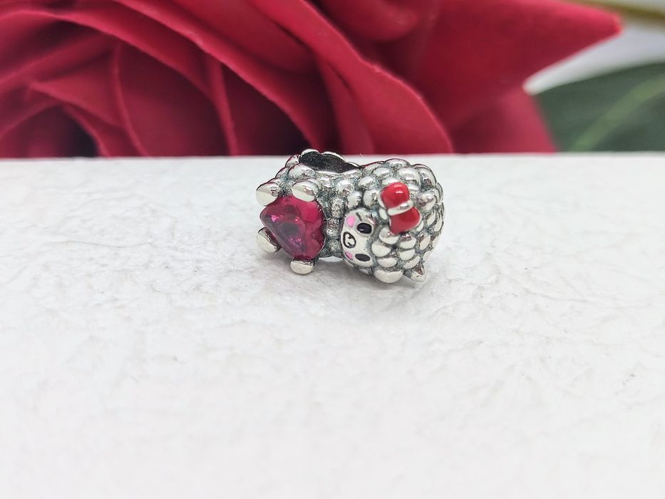 Piękny srebrny charm's baranek z kryształem srebro S925