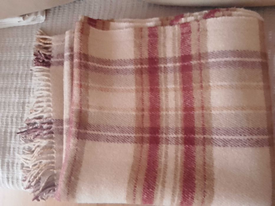 Wełniany , miękki pled ( koc  ) w kratę - 210cm x 160 cm - bdb !!