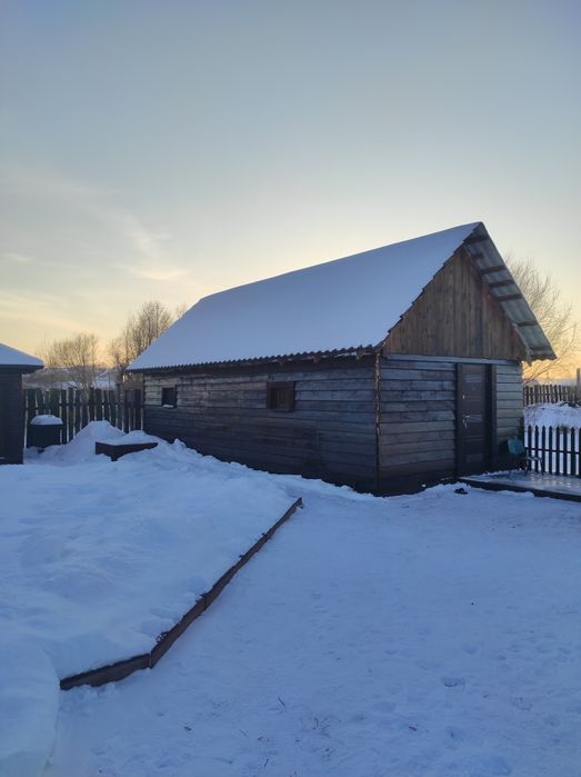 Подобово дерев'яний будинок з сауною.