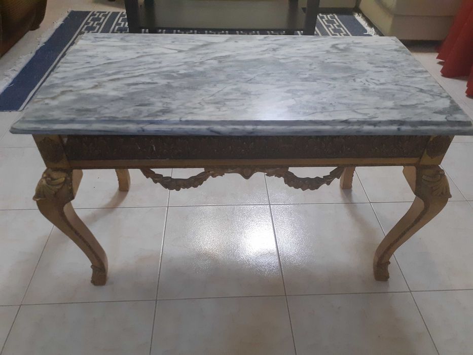 Mesa vintage com tampo em marmore