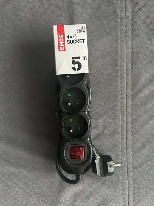 Przedłużacz 5 m / 4 gniazda / z wyłącznikiem / czarny / PVC / 1 mm2