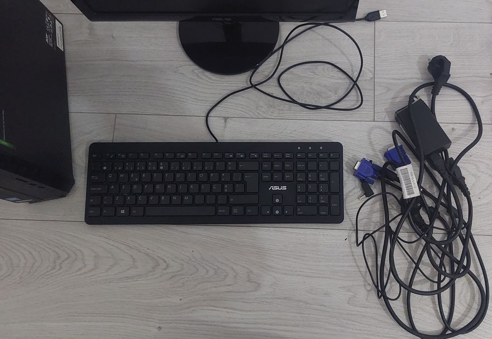 Desktop Acer Aspire, monitor Asus - NOVO