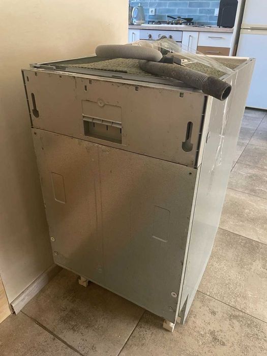 Продам посудомийку Whirpool для ремонту або на запчастини