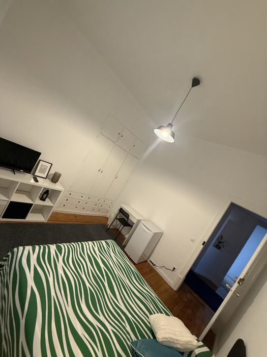 Quarto p casal ou 2 pessoas famil. mobiliado em frente El Corte Inglés Lisboa